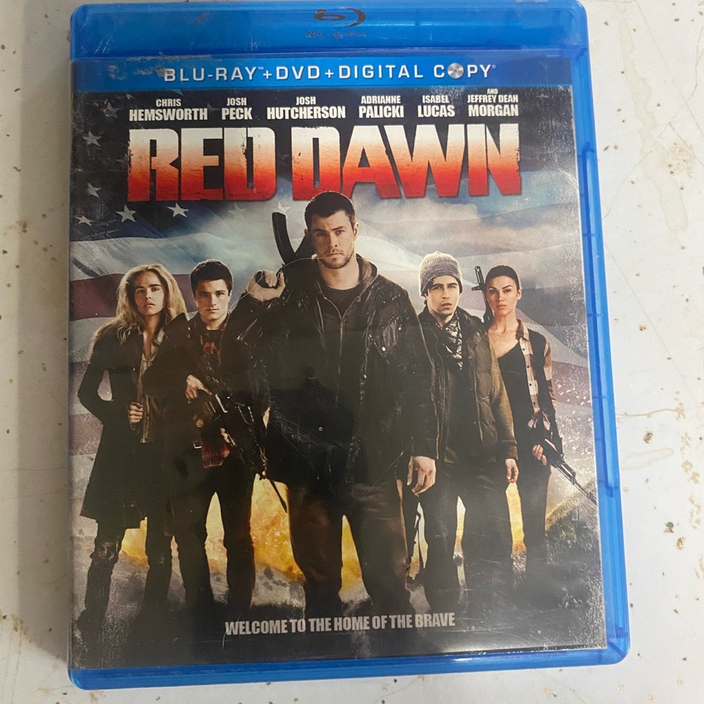 Red Dawn (Blu-ray, 2012) Preowned Excellent Condition